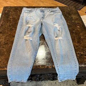 Levi high waisted mom jeans size 16W. A269